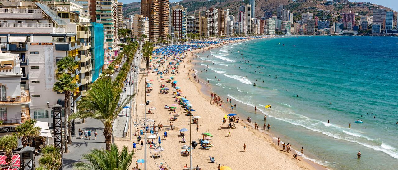 La serie ha sido rodada en parte en varios municipios de la provincia, en la imagen Benidorm