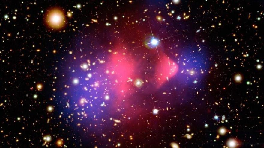 La materia oscura se crea a partir de la materia convencional