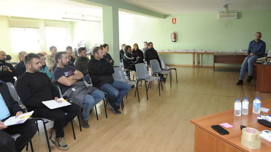 O Rodo imparte un aula sobre la cría de ganado vacuno | BERNABÉ/JAVIER LALÍN