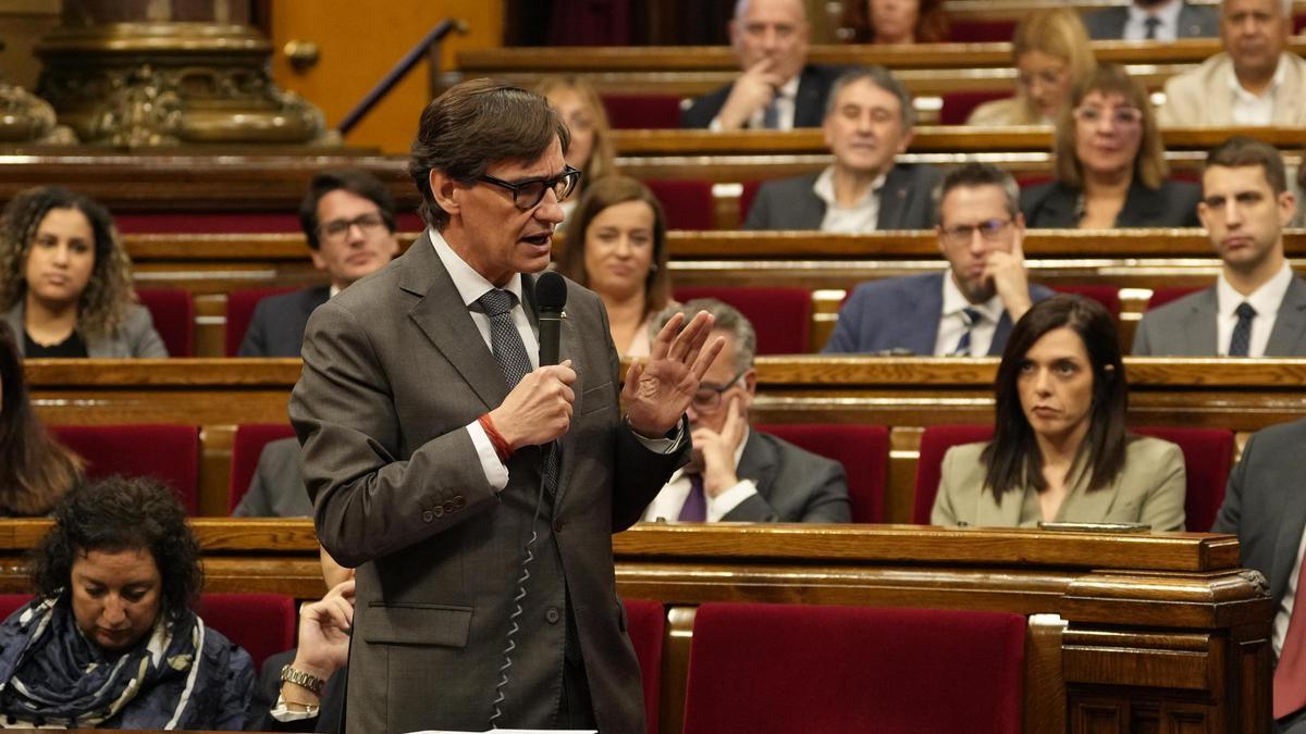El president de la Generalitat, Salvador Illa, en el Parlament.