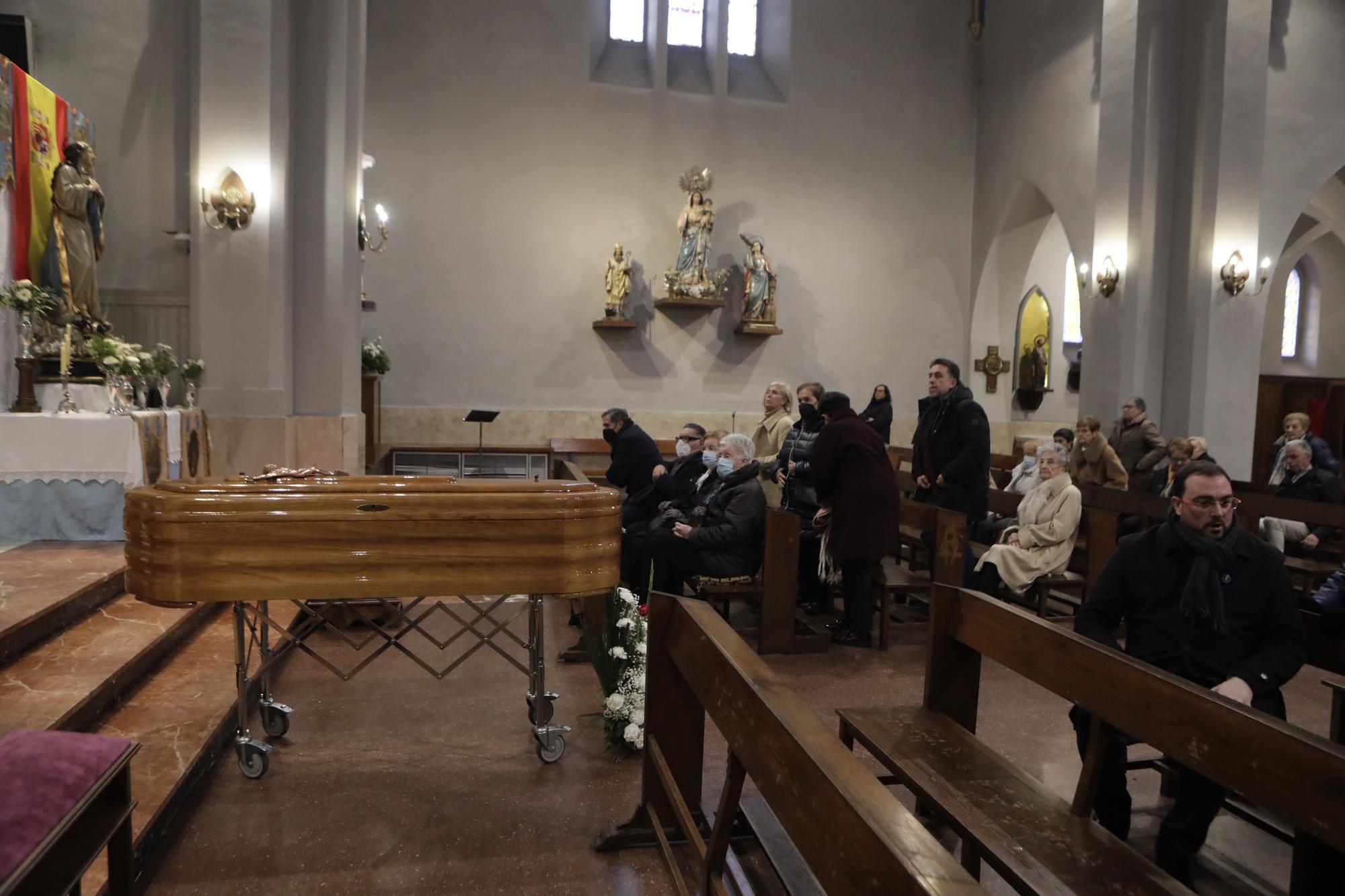 El funeral de "Don Manuel", Manuel Prieto, sacerdote en Laviana 36 años