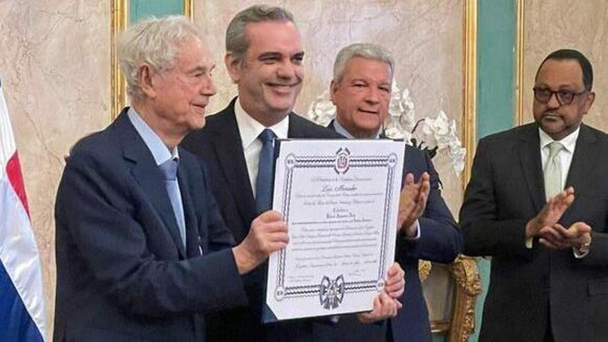 Gabriel Escarrer Juliá recibe la máxima condecoración de la República Dominicana