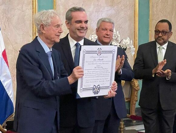 Gabriel Escarrer Juliá recibe la máxima condecoración de la República Dominicana