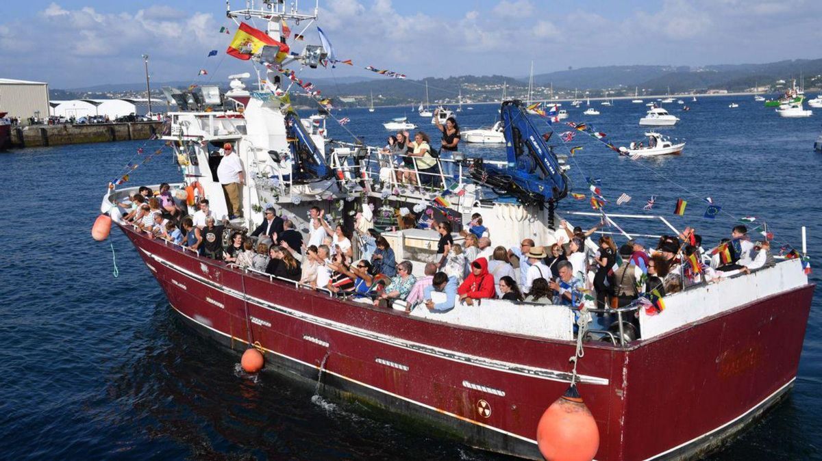 Fiesta y devoción en el Carmen de Sada, que finaliza hoy con el ‘Ala Vou Airlines’