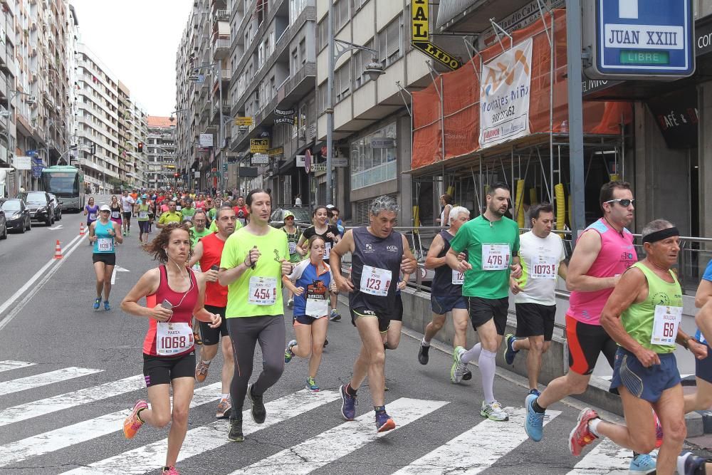 Más de 1.300 participantes tomaron la salida de la carrera popular en O Paseo