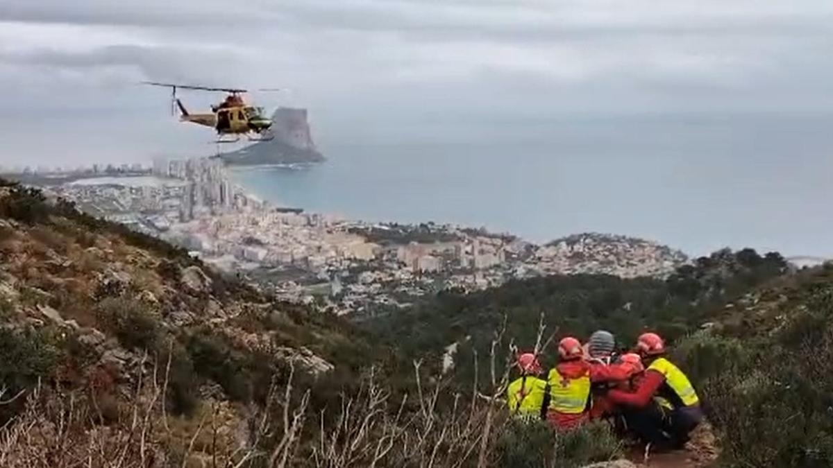 Rescate en helicóptero a un herido durante la carrera de La Mola de Calp