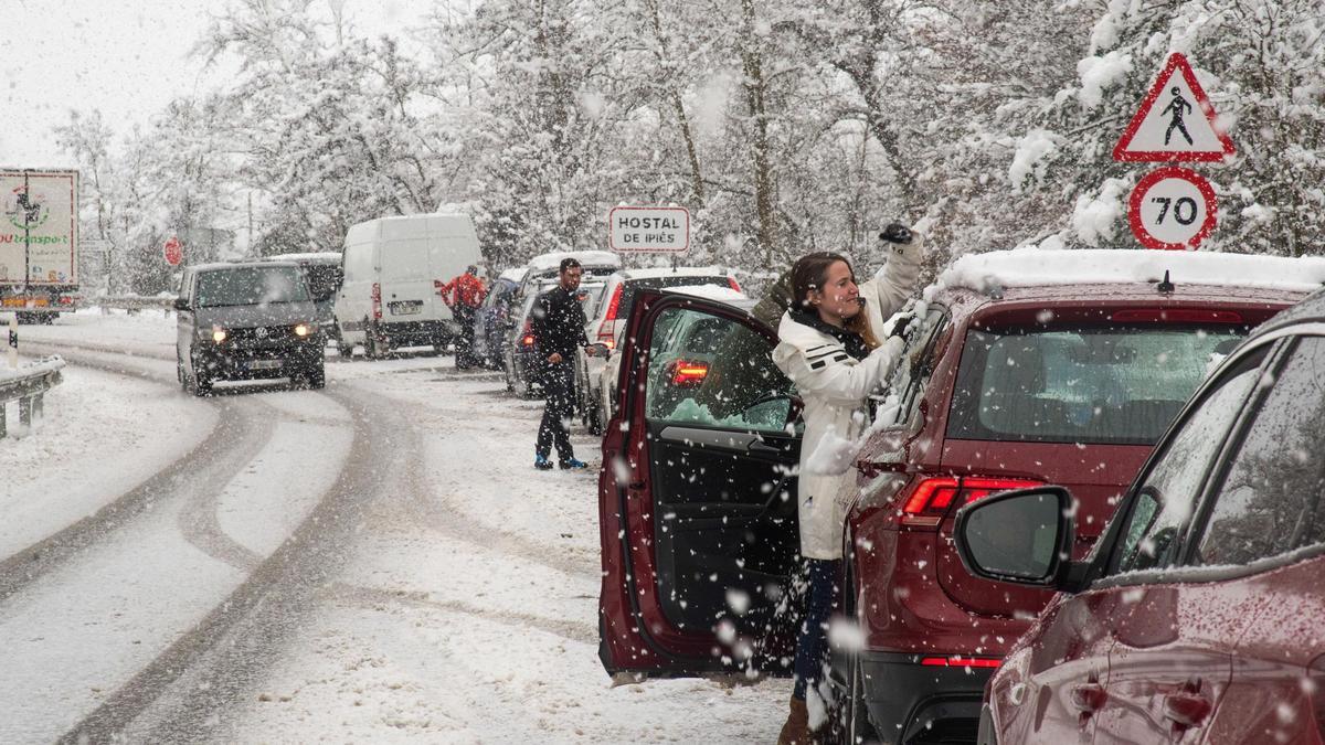 La nieve que complicaba el tráfico en vías del Pirineo aragonés en enero de 2023