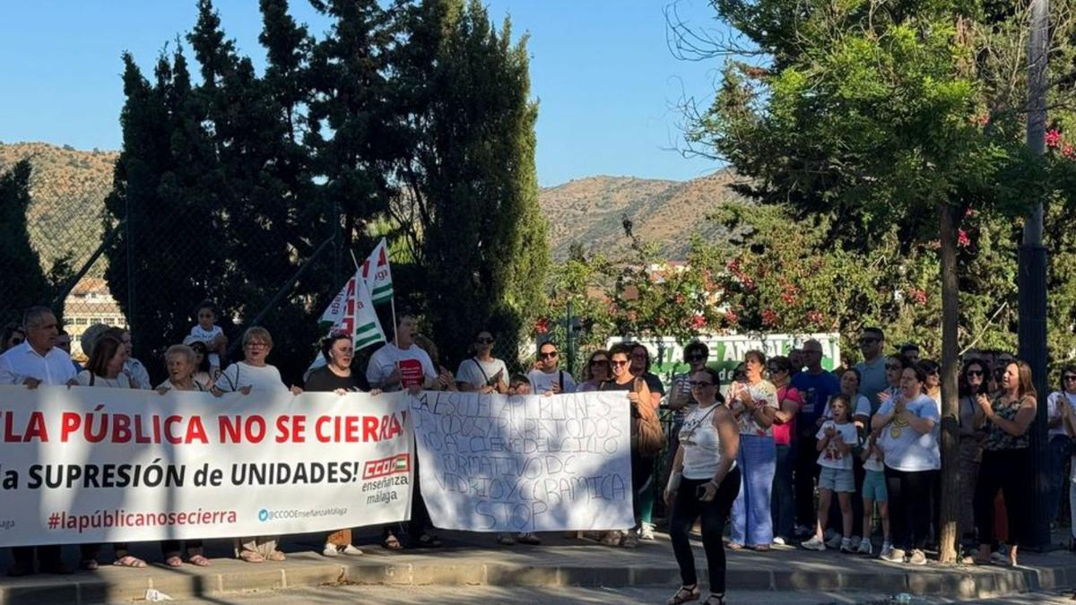 Protesta convocada ayer por el Ayuntamiento de Álora.