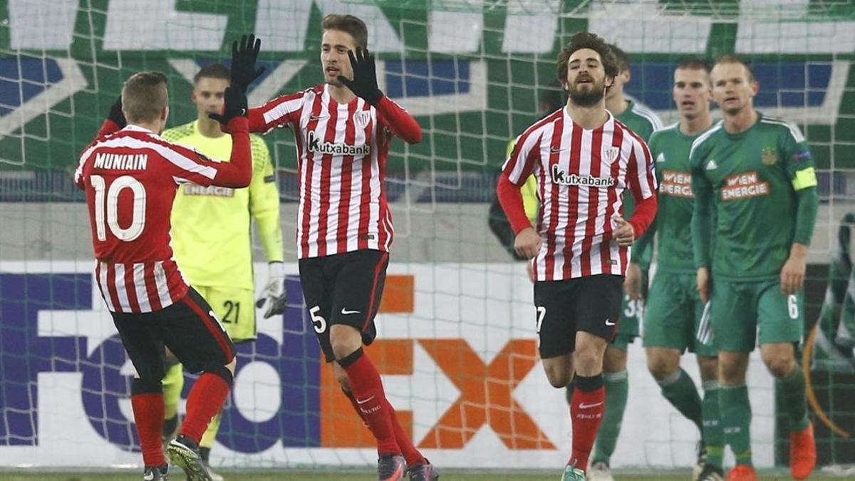 El Athletic celebra el gol de Saborit en Viena.