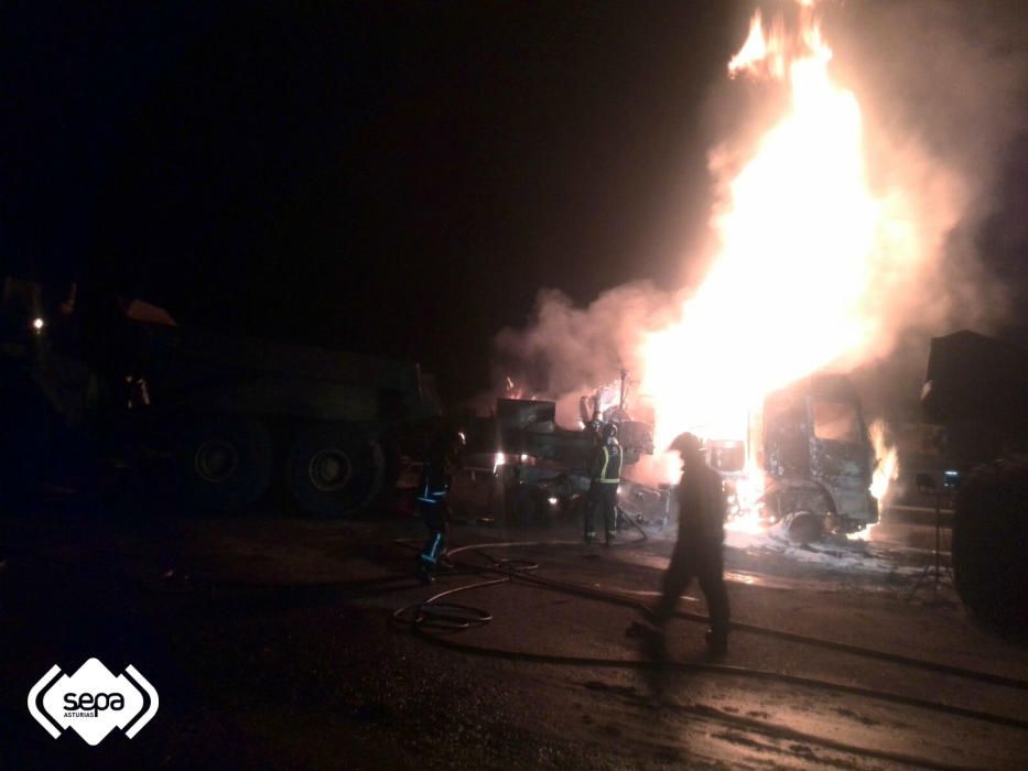 Incendio de un camión en una mina de Cerredo, en Degaña