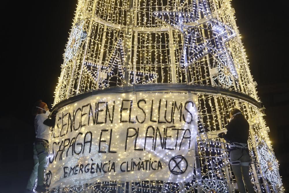 Encesa dels llums de Nadal a Girona amb protestes