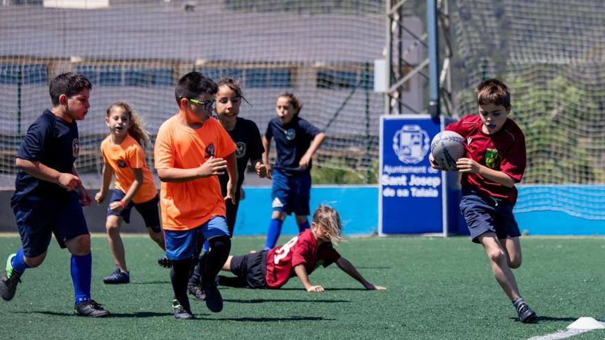 El campo municipal de Sant Agustí albergó una diada insular de rugby para los más pequeños. | SJRC
