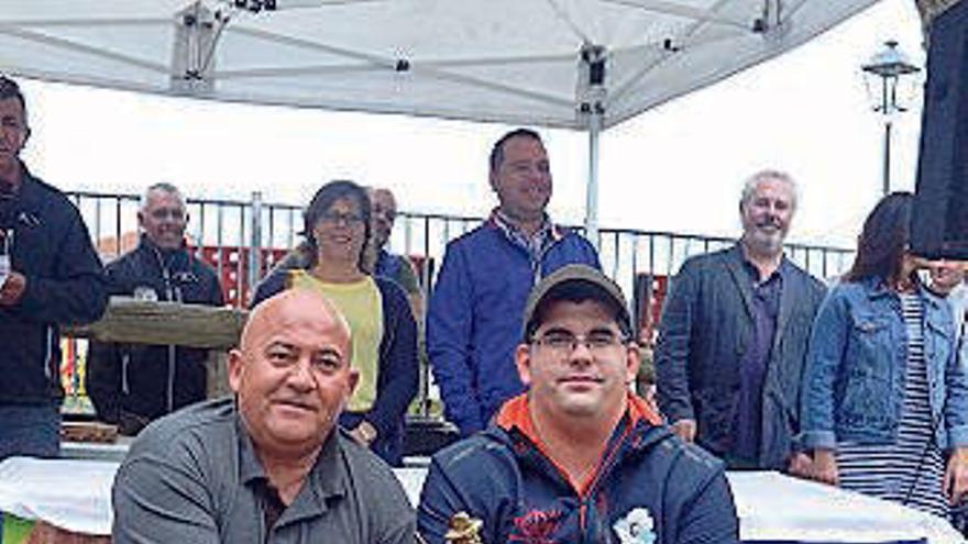 Entrega del trofeo al mejor perro.