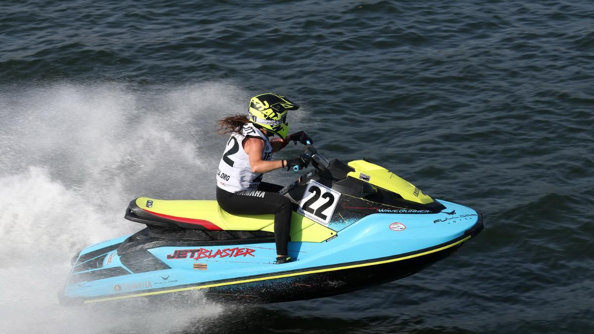 Regata emocionant de motos aquàtiques a Amposta