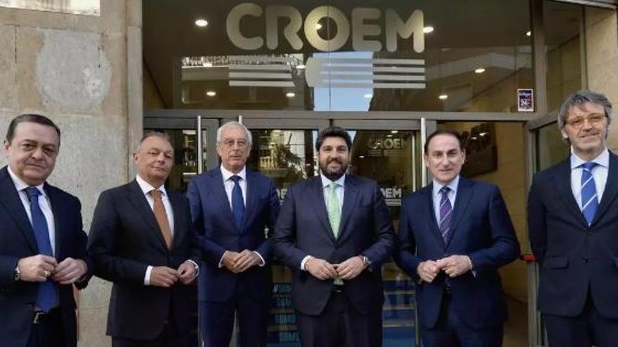 Los empresarios se suman al frente político de Mazón, Moreno y López Miras