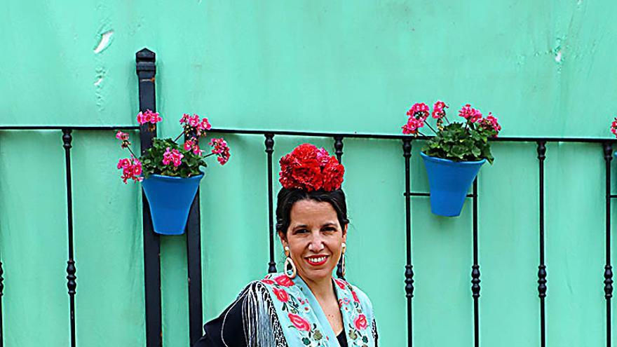 Trajes de gitana en El Arenal el miércoles de la Feria de Córdoba