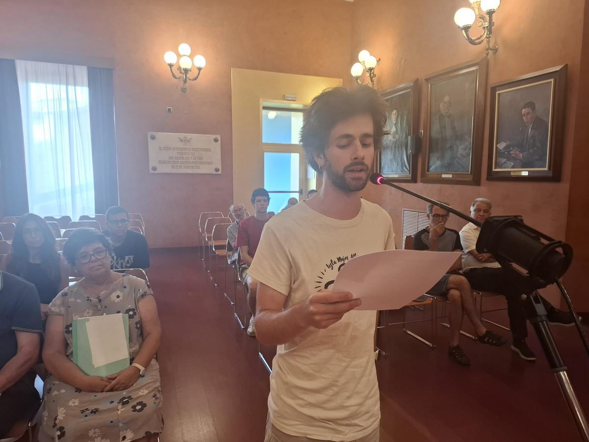 Jordi Ruiz Beleña, de l’Associació Cultura l’Alternativa Manresa, intervé al ple
