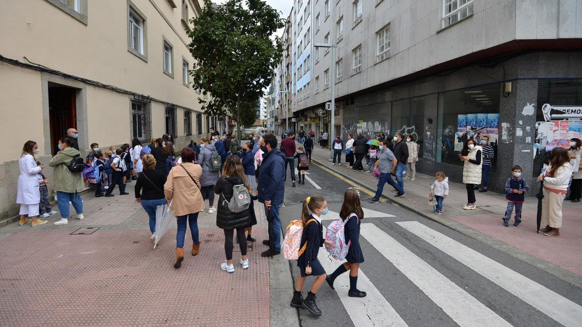 Hora de entrada en un colegio de Pontevedra. // G. Santos