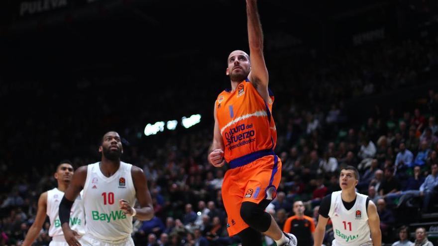 Quino Colom suma una bandeja para el Valencia Basket.