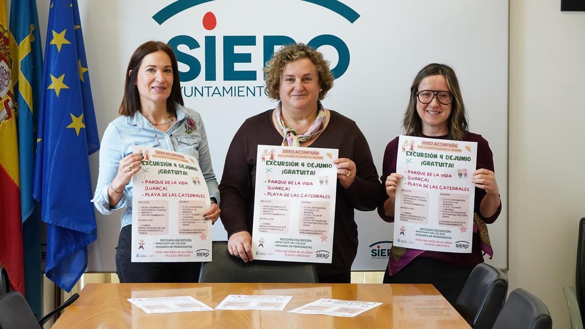 Por la izquierda, María José Fernández, Pilar Santianes y Consuelo Urdangaray.
