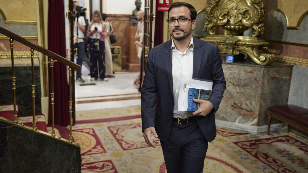 El ministro de Consumo, Alberto Garzón, a su llegada a una sesión plenaria, en el Congreso de los Diputados.