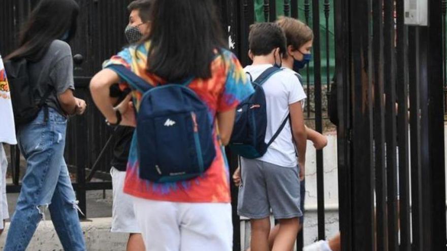 Siete trucos de la OCU para reducir el gasto en ropa y material escolar para la vuelta al cole