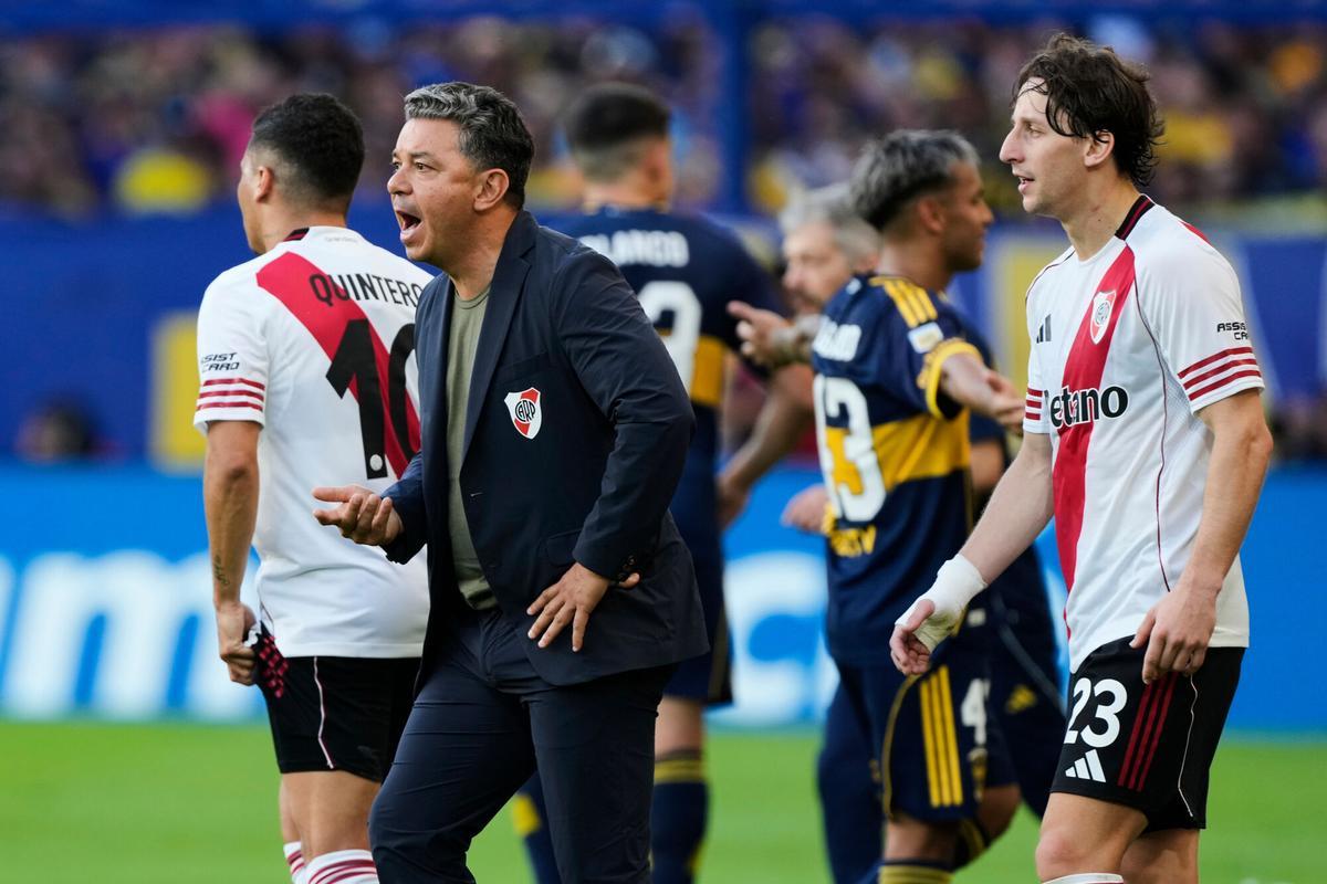 Marcelo Gallardo, en el banquillo de River Plate ante Boca Juniors