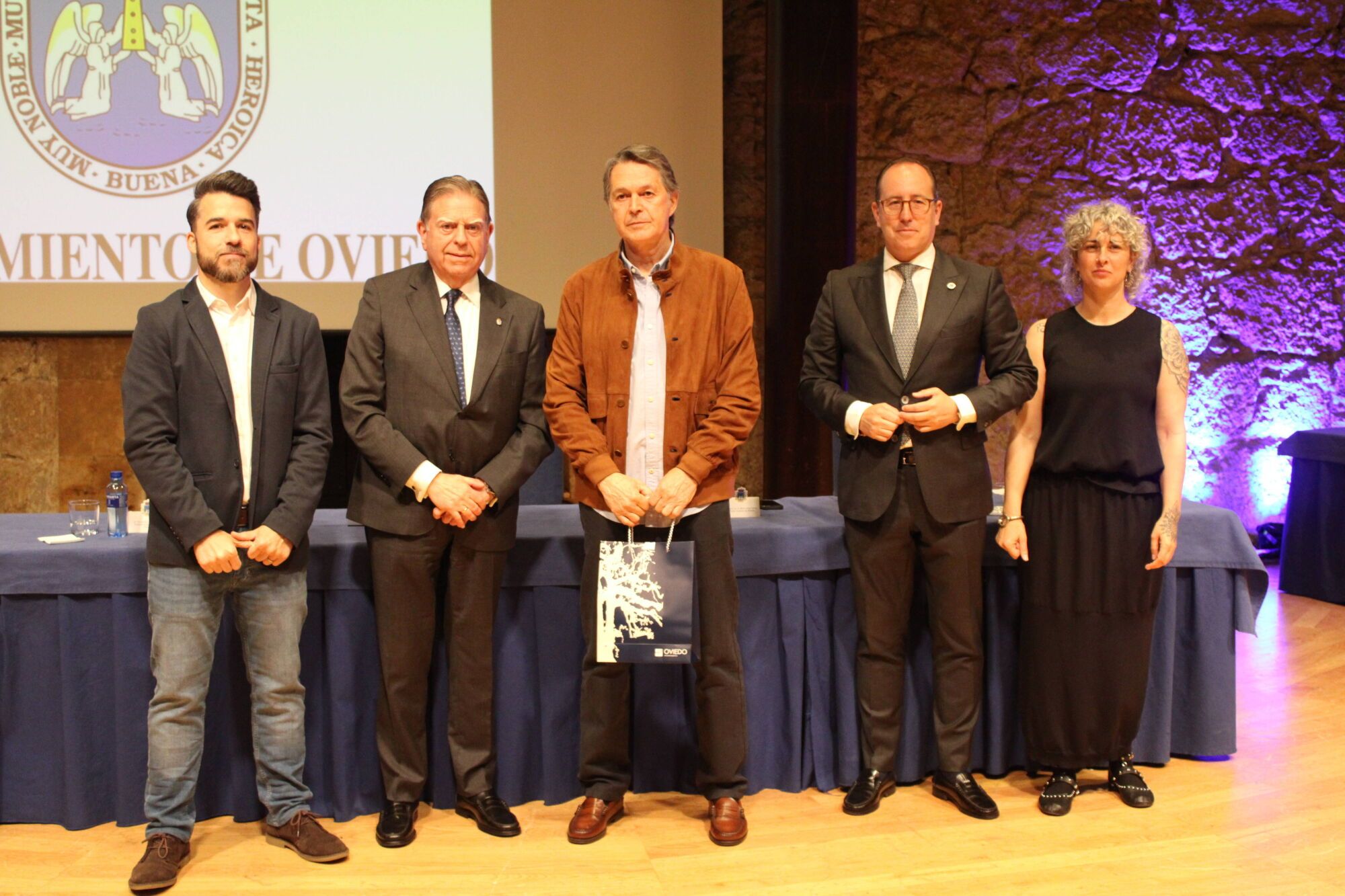 Acto institucional Santa Rita Hora: 11:00 Lugar: Oviedo, Sala de Cámara del Auditorio Príncipe Felipe Descripción: Homenaje a los trabajadores municipales jubilados y a quienes cumplen 25 y 40 años de servicio en el Ayuntamiento.