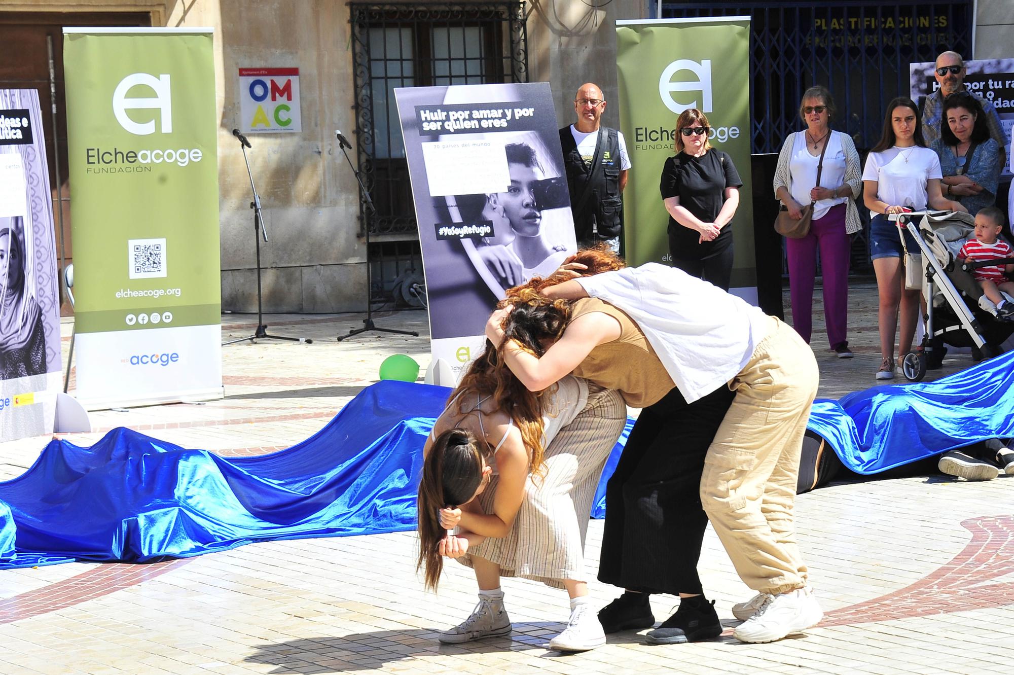 Performance de Elche Acoge por el día del refugiado