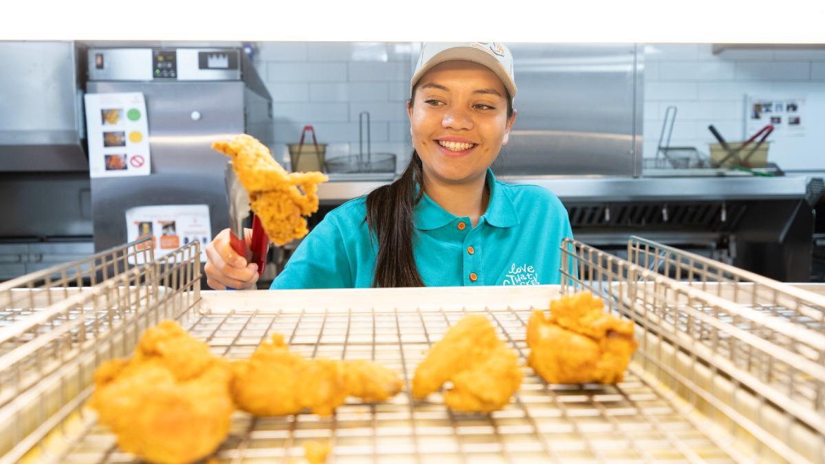 Popeyes elabora el seu famós pollastre cajun seguint la recepta original típica de Louisiana.