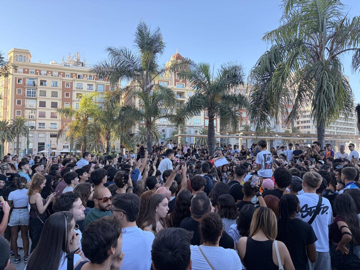 Batalla de 'farmear aura' en la Plaza de la Marina