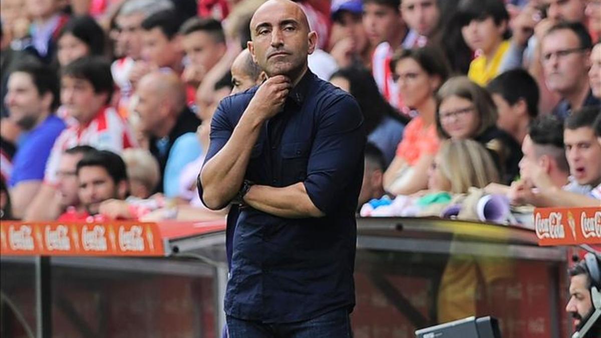 Abelardo vio como el Barcelona se llevó un resultado muy abultado de Gijón