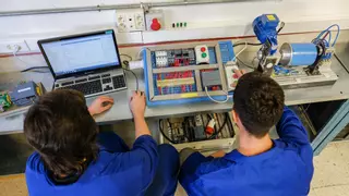 Los alumnos de FP harán prácticas con 16 años en empresas o con autónomos