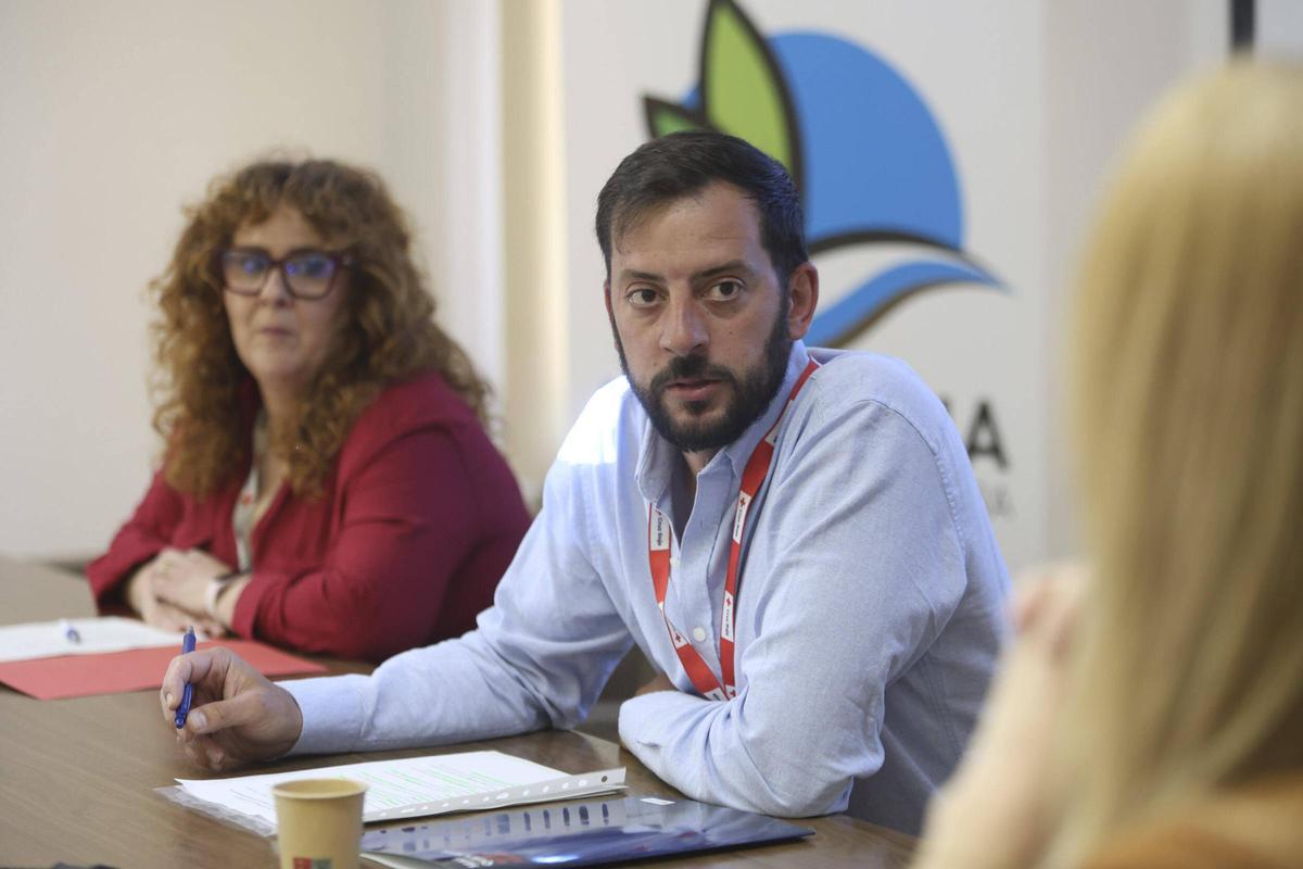 Álvaro Garrido Giménez, técnico local de Cruz Roja en Utiel y el Rincón de Ademuz, durante su intervención.