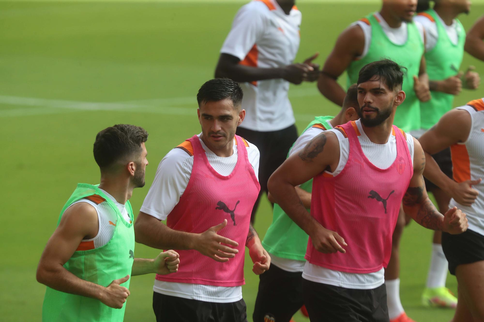 Sesión en Mestalla con Maxi Gómez y Alderete