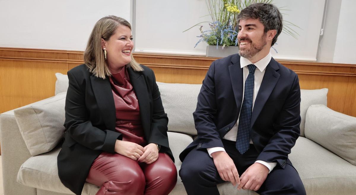 Leticia Romero y Ancor Suárez minutos antes de recoger su premio Excellens.  | MARÍA PISACA