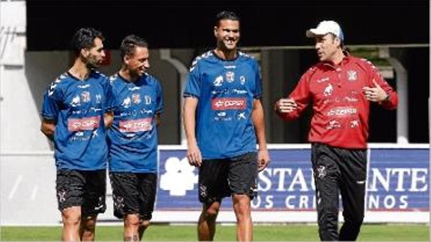 Raül Agné va dirigir ahir el seu primer entrenament al capdavant del Tenerife.