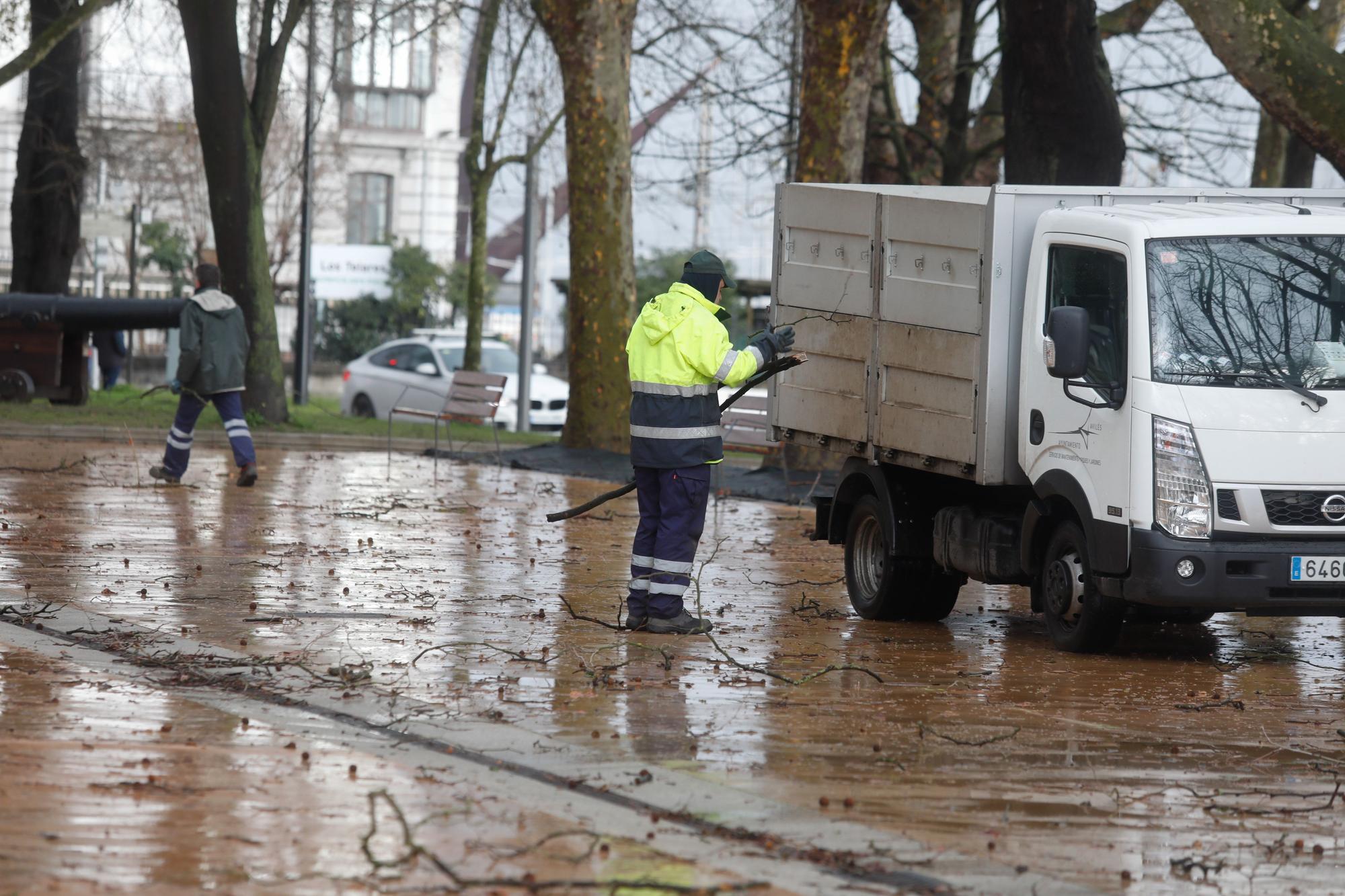 EN IMÁGENES: Así está siendo el temporal del lluvia, viento, oleaje y nieve que azota Asturias