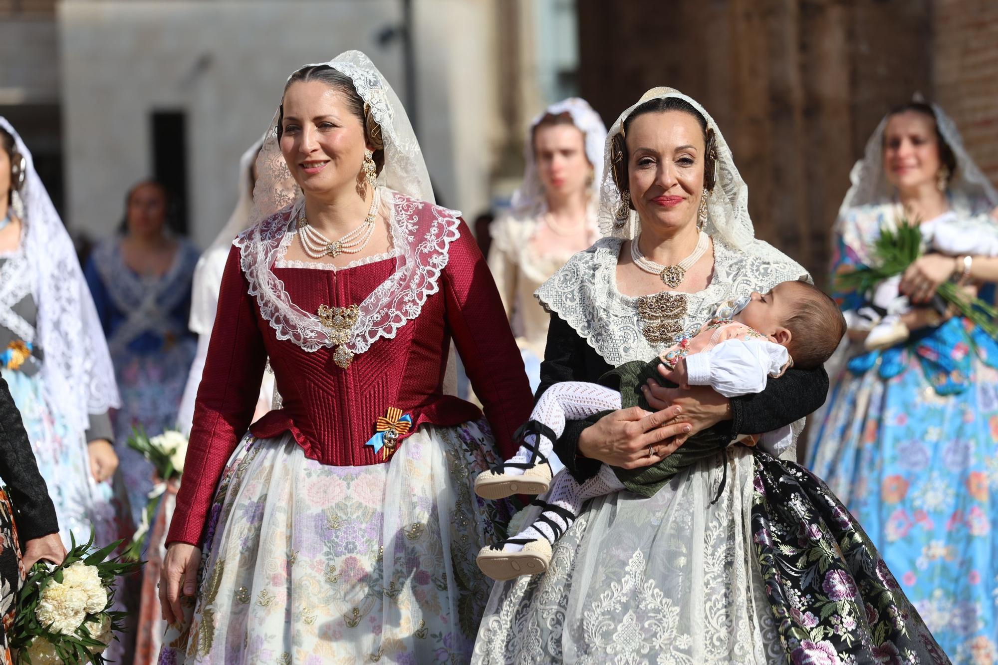 Ofrenda Fallas 2023 | Las fotos más emotivas y especiales del 17 de marzo