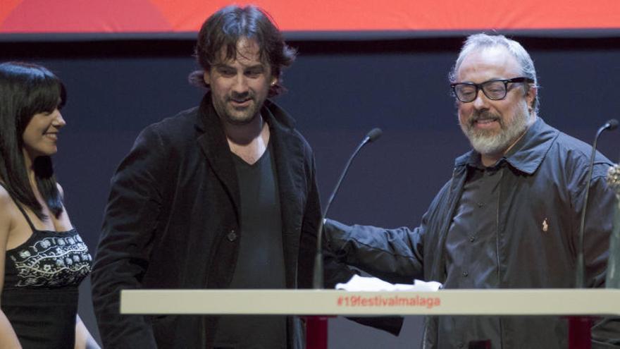 Àlex de la Iglesia lliura el premi especial del jurat a la Millor Direcció a Isaki Lacuesta i Isa Campo