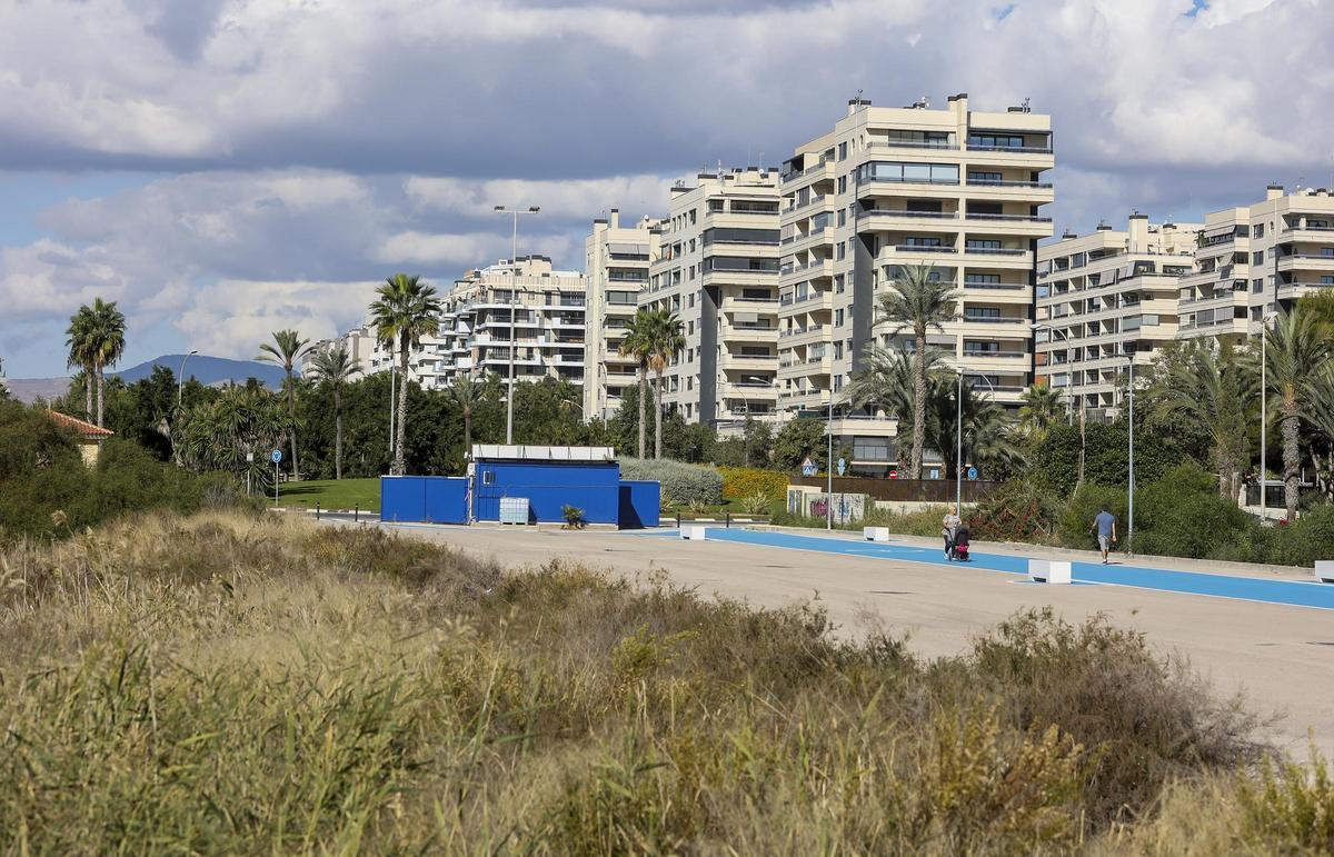 Bloques de apartamentos en la playa de San Juan.