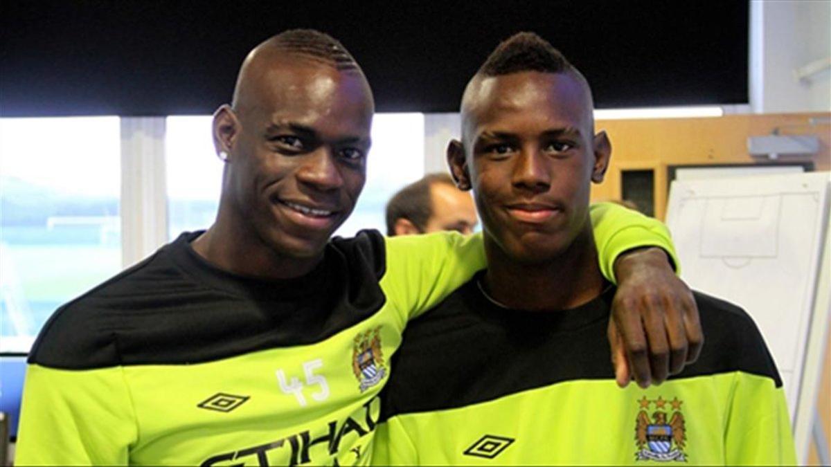 Mario y Enock, en su etapa en el Manchester City