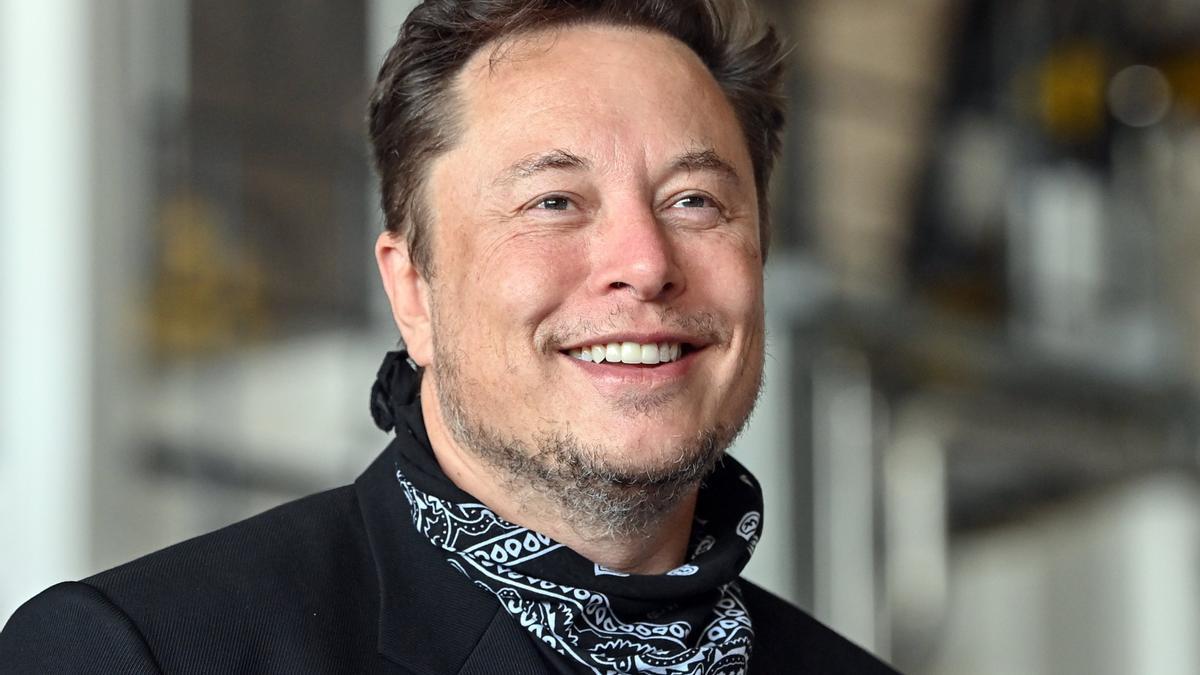 Archivo - FILED - 13 August 2021, Brandenburg, Gruenheide: Elon Musk, Tesla CEO, speaks during his visit to the construction site of the Tesla Gigafactory. Musk will pay more than $11 billion in taxes this year. Photo: Patrick Pleul/dpa-Zentralbild/dpa