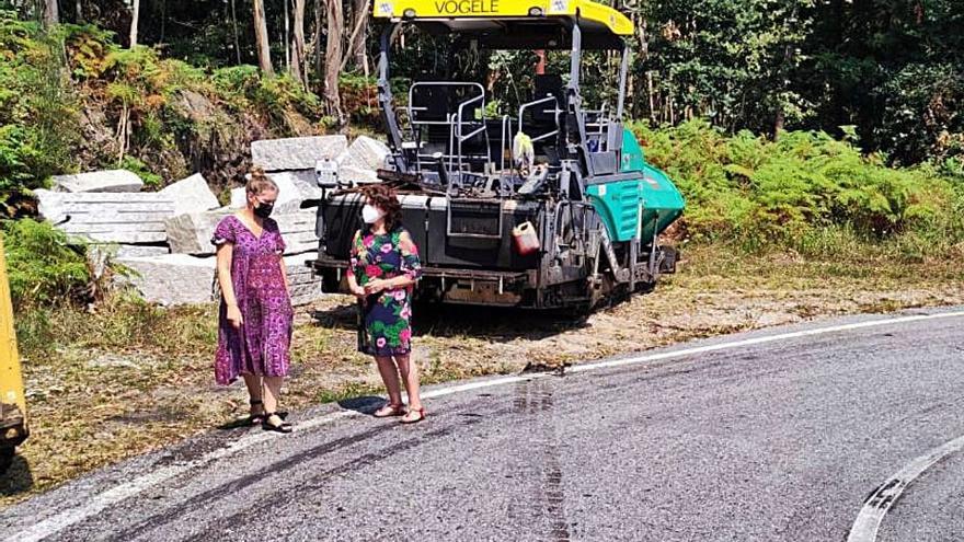 Las concejalas, en su visita a las obras.   | // FDV