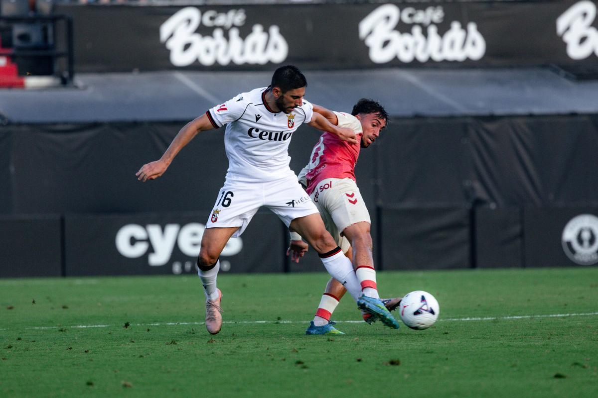 Foto del AD Ceuta 2-1 Málaga CF, cuarto amistoso esta pretemporada, en el que los locales se llevaron el Trofeo ‘Ciudad de Ceuta’. Primera derrota malaguista en esta preparación para la vuelta a Primera.