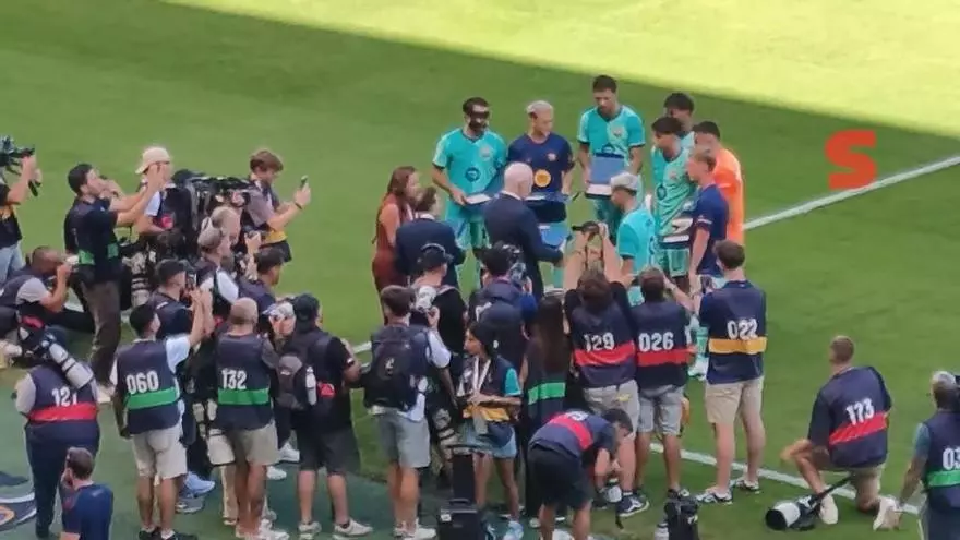 El Ciutat de València homenajea a los campeones del mundo