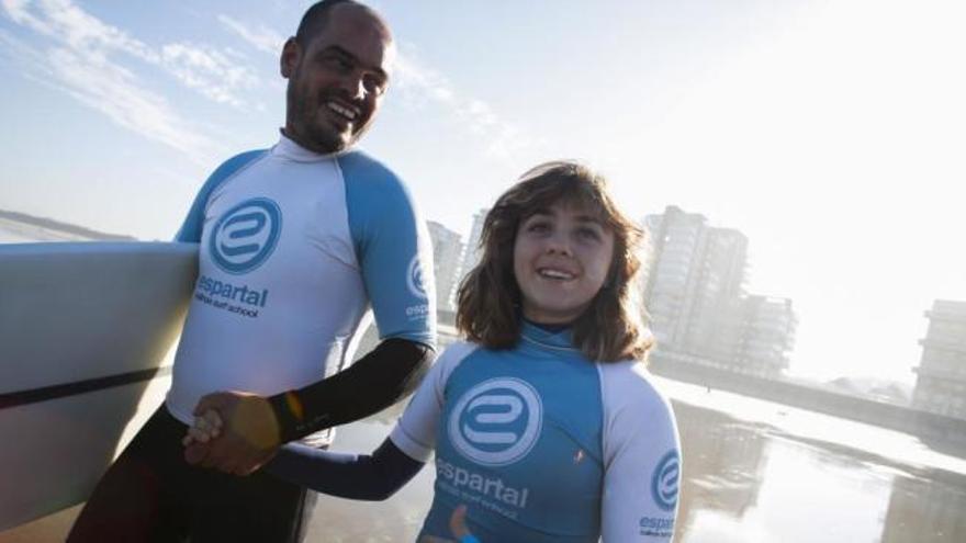 Carmen López la surfista ciega que hace historia en el Mundial de Surf Adaptado