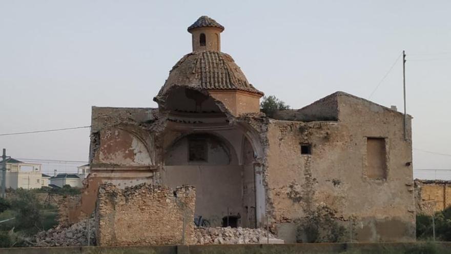 Cae parte de la fachada del Convent dels Mercedaris en El Campello