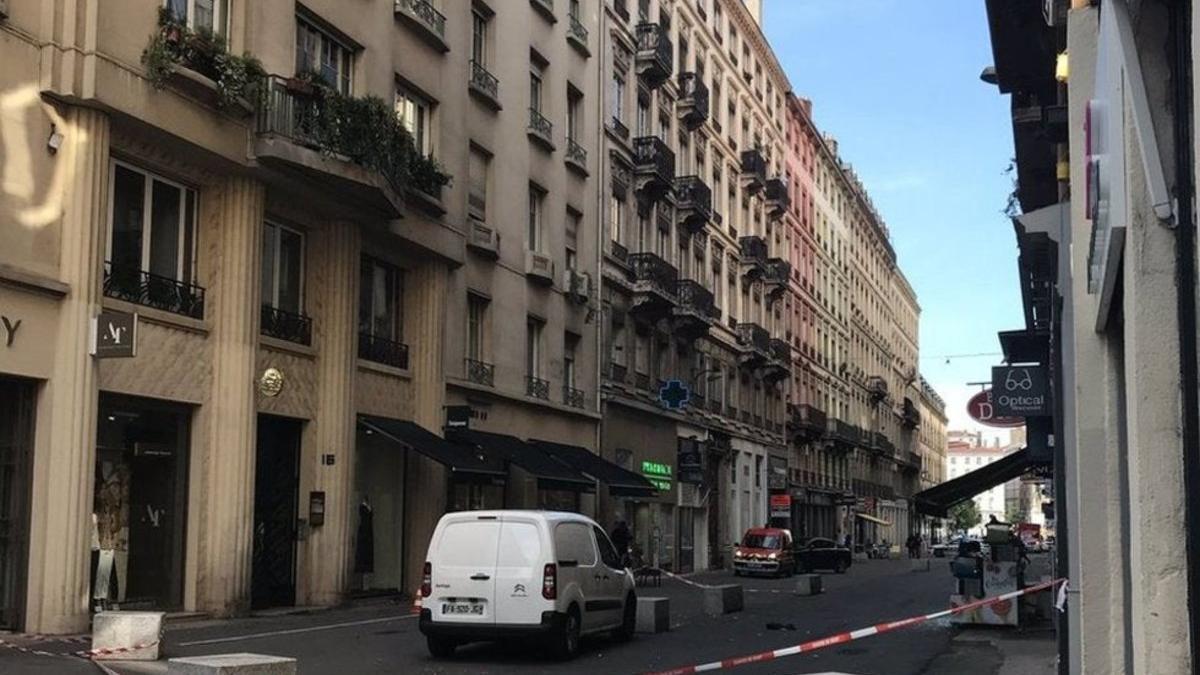 Un paquete bomba deja al menos 13 heridos en Lyon