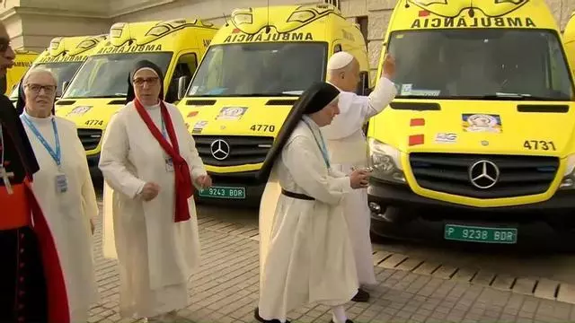 VÍDEO | El Papa beneeix la caravana d'ambulàncies de sor Lucía
